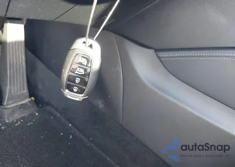 2019 Hyundai Santa Fe Ultimate z USA, uszkodzony, nr VIN 5NMS53AD2KH056716